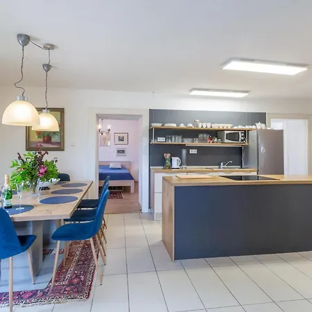 Apartman Lovely In With Kitchen *