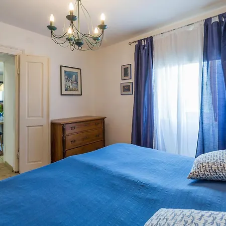 Lovely In With Kitchen Appartement