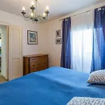 Lovely In With Kitchen Apartman