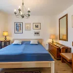 Apartman Lovely In With Kitchen