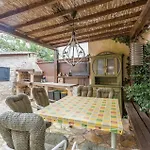 Apartman Lovely In With Kitchen