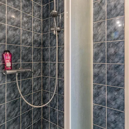 Lovely In With Kitchen شقة *