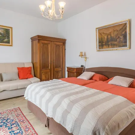 شقة Lovely In With Kitchen