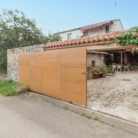 Lovely In Porec With Kitchen Apartman