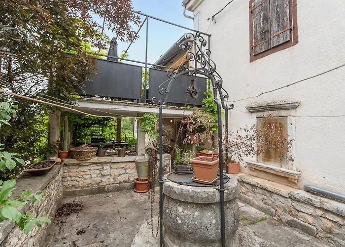 Lovely In Porec With Kitchen Apartman