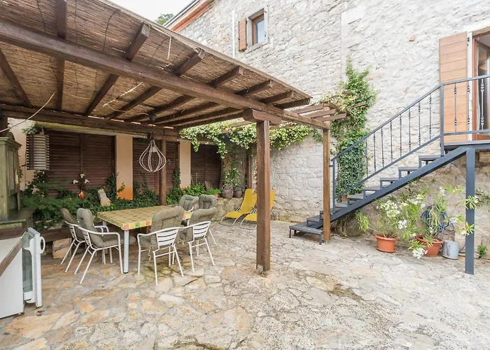 Lovely In Porec With Kitchen Apartman Ladrovići